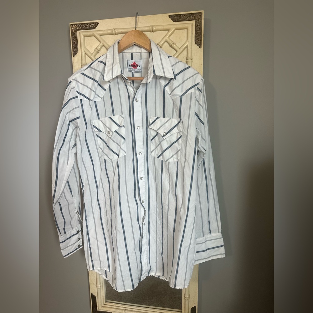 Men’s Vintage MWG Striped Long Sleeved Pearl Snap Western Shirt Size medium, EUC